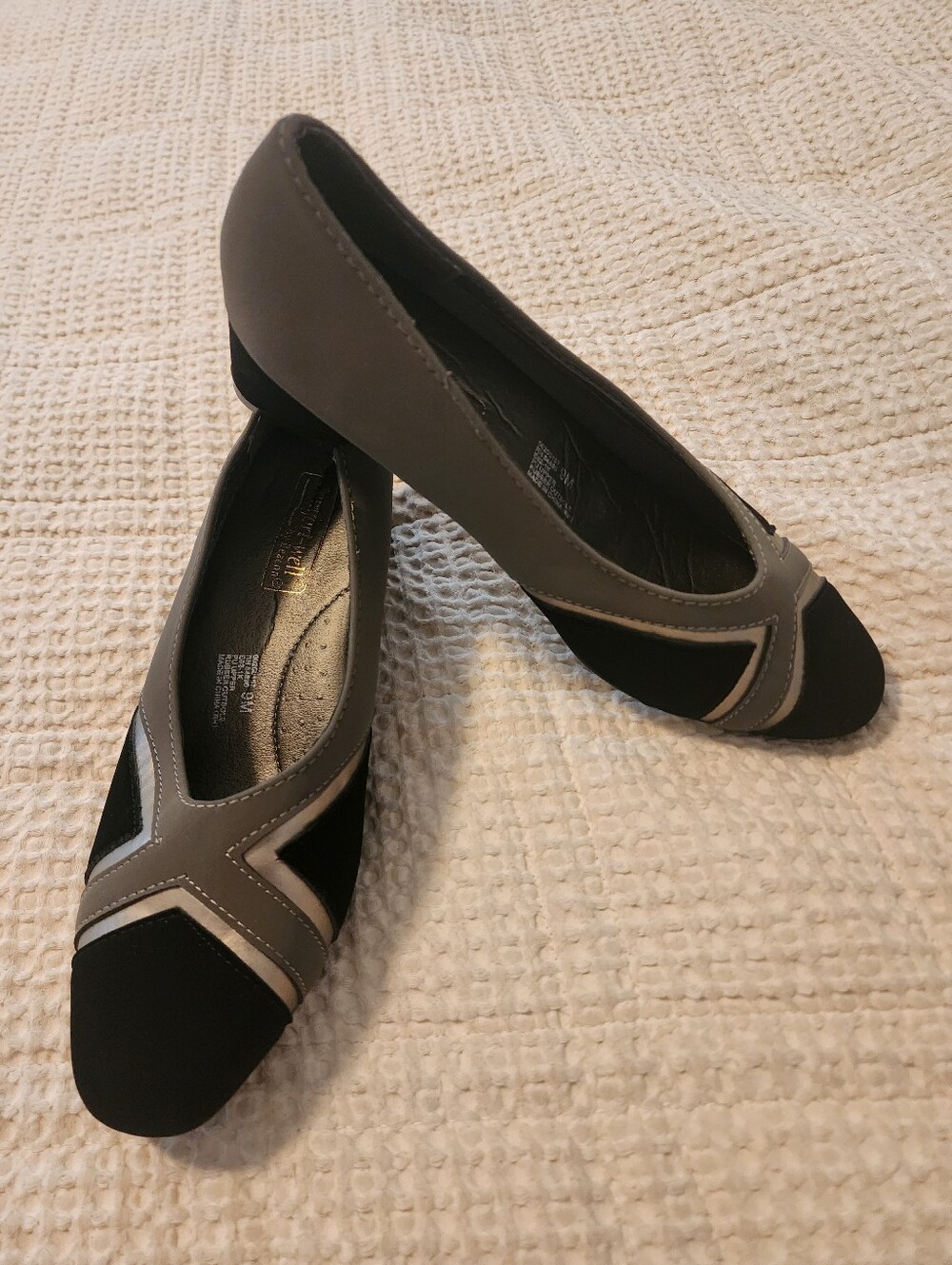 Comfort Well Women's Black and Gray Slip-On Small Wedge Heel Shoes New 9M